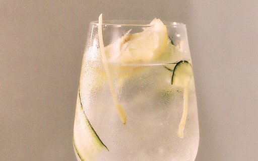 Cachaça Tônica, um drink leve e refrescante, fácil de fazer e delicioso