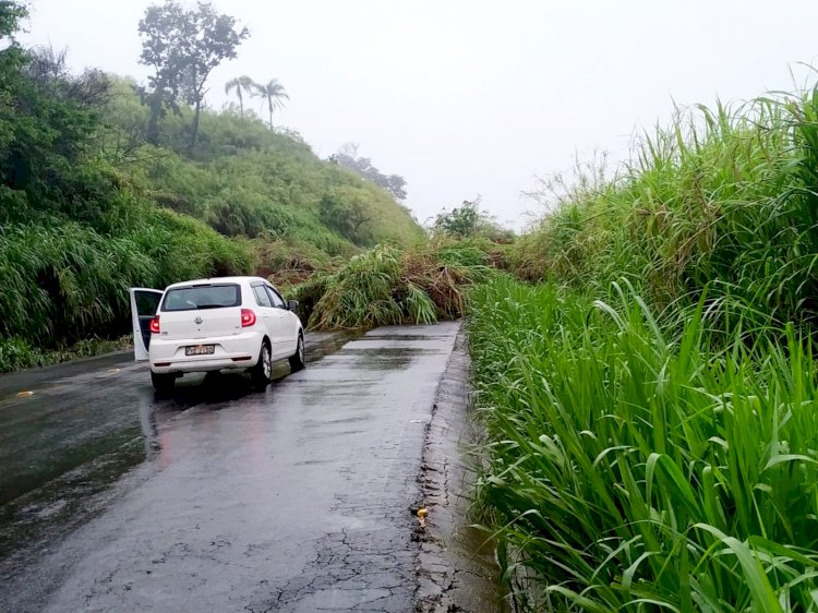 Chuvas interrompem rodovia e causam estragos na região