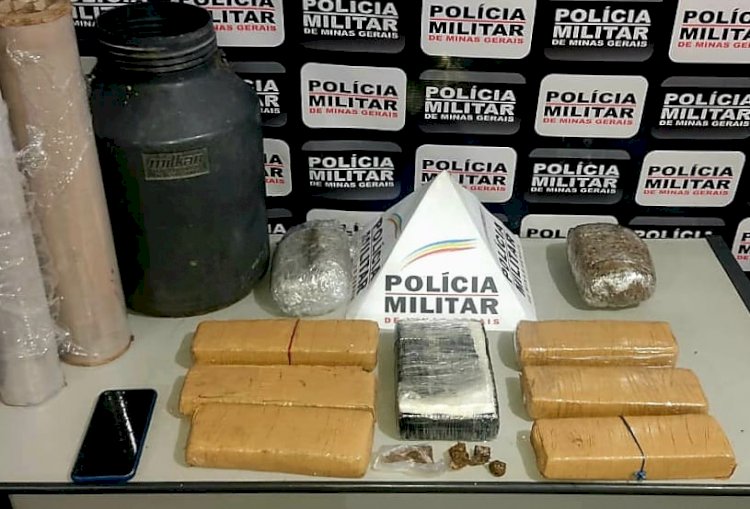 PM apreende maconha e cocaína em ferro velho em Passos