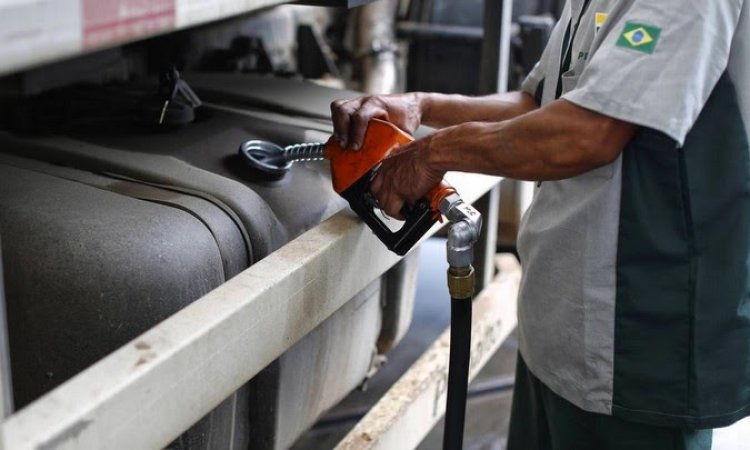 Em Passos, preço do diesel fica abaixo de R$ 5,00 pela primeira vez no ano