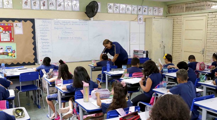 Minas fará concurso com mais de 19 mil vagas para a rede estadual de ensino