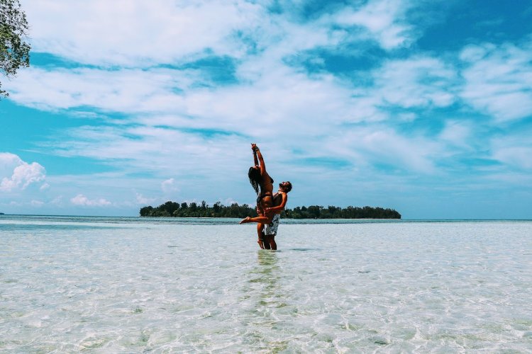 Ora Beach, na Indonésia, a praia mais bonita do mundo