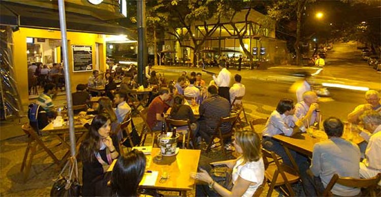 Belo Horizonte é a capital com mais bares por habitantes no Brasil