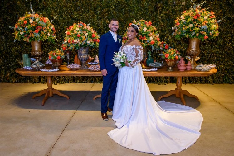 Henrique e Izabele se casam num espaço de eventos