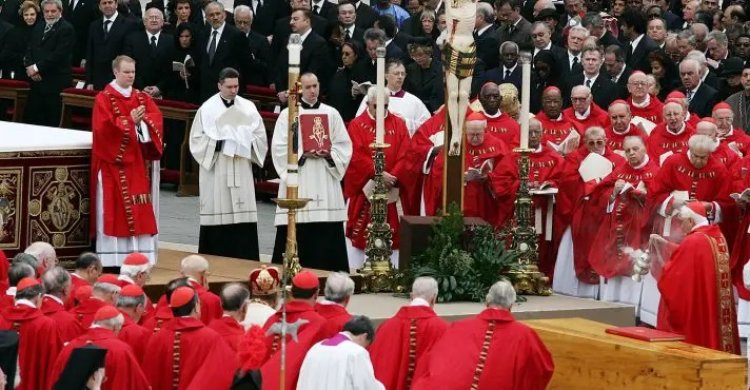 No dia 8 de abril, funeral do Papa João Paulo II teve significado histórico