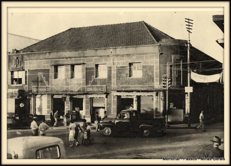 Em 1941 era inaugurada a Seleta, na Praça da Matriz de Passos