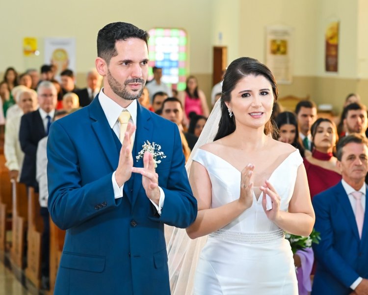 Lucas e Bruna no casamento em libras