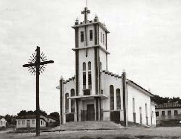 Em 11 de maio foi criada a Paróquia de Nossa Senhora de Fátima