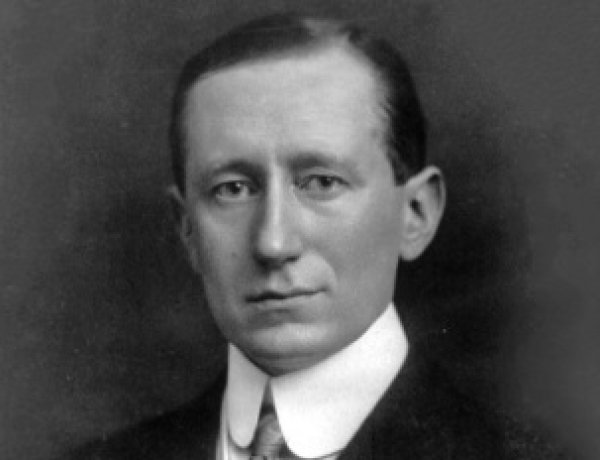 Em 2 de junho Guglielmo Marconi solicita uma patente para seu telégrafo sem fio