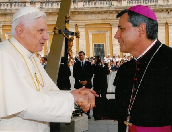 Em 13 de junho o Papa Bento XVI nomeava dom José Lanza Neto, bispo da Diocese