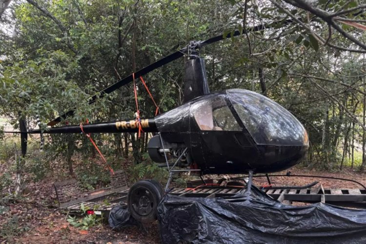 Quadrilha furta helicóptero e foge por estrada rural